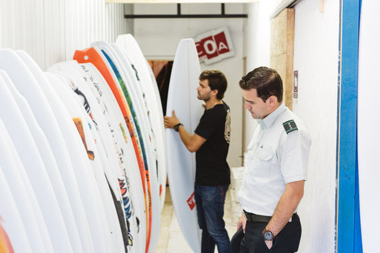 Surf en la cárcel: los presos que construyen tablas en Valparaíso