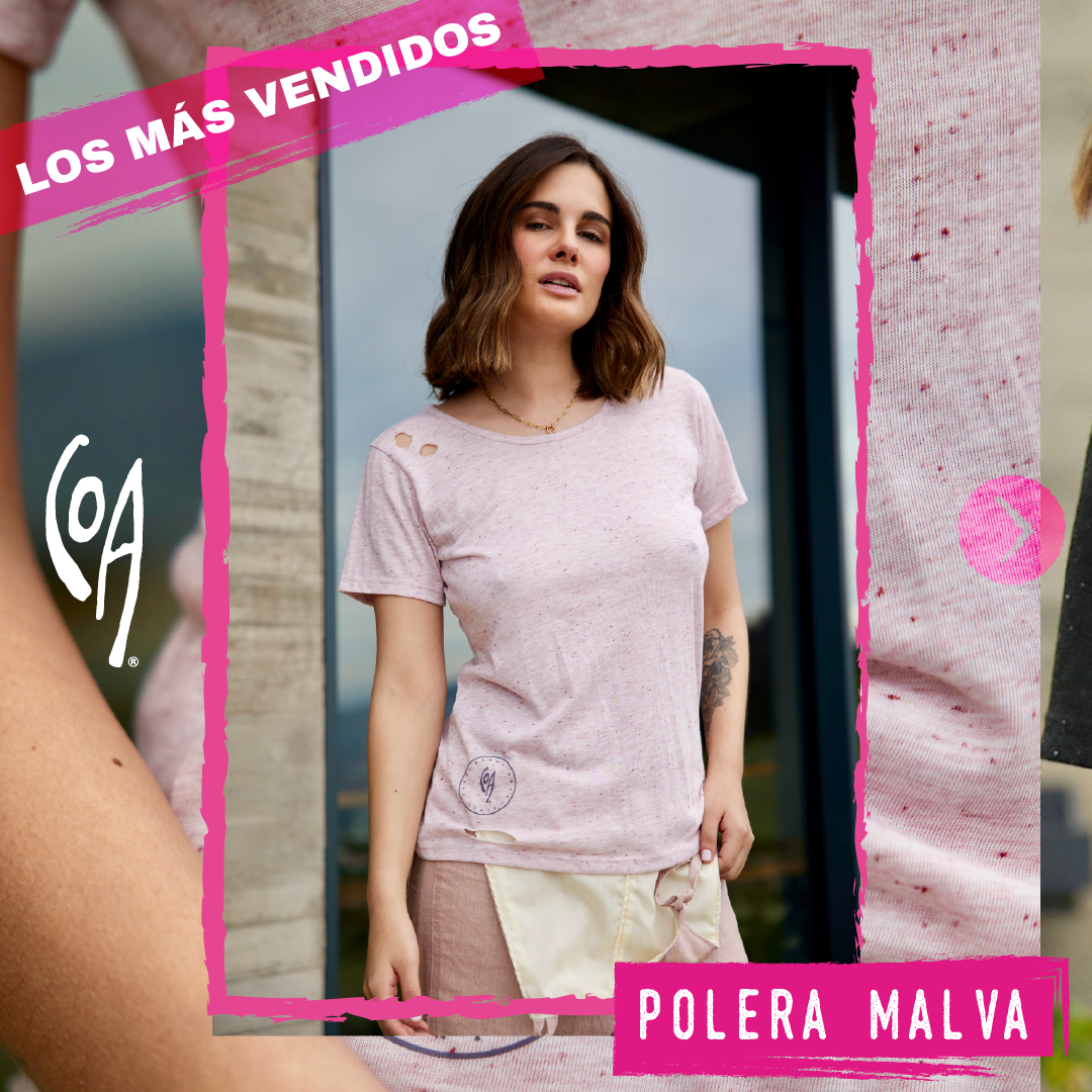 Polera CPF Malva de estilo moderno y femenino. Color malva con agujeros decorativos en los hombros y en la cintura. Logo negro estampado en el pecho. Manga corta y fit suelto.