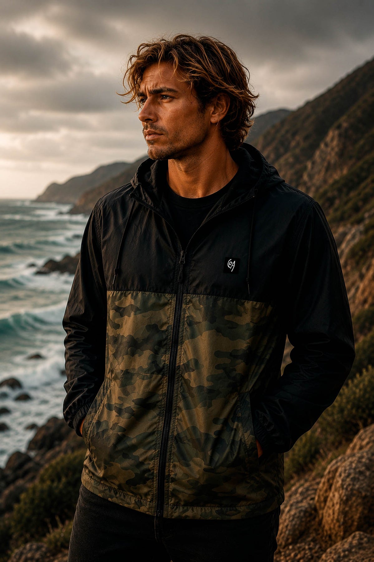 Cortaviento COA color camuflado verde, chaqueta liviana para surf y outdoor — vista frontal