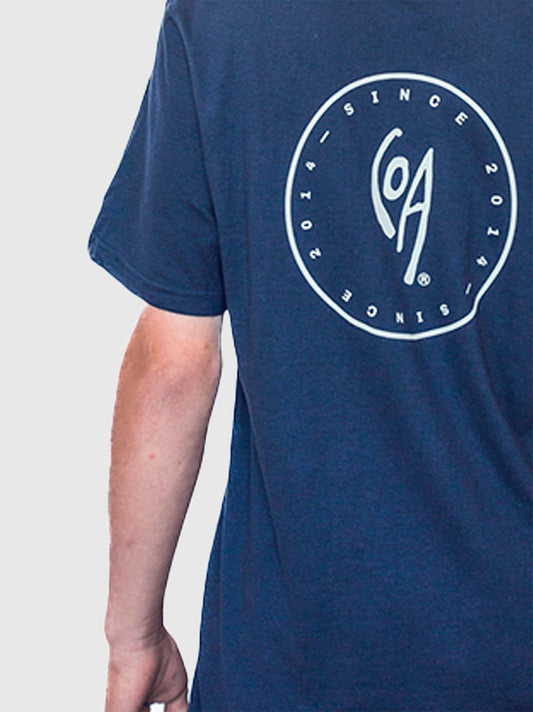Polera de algodón COA Brand color azul marino, marca chilena de surf — vista trasera