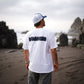 Espalda de la polera Cicatriz blanca de COA en la costa